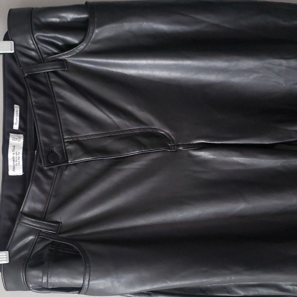 Abercrombie and Fitch The 90s Curve Love Ultra High Rise Vegan Leather Pant Blk - Picture 5 of 17